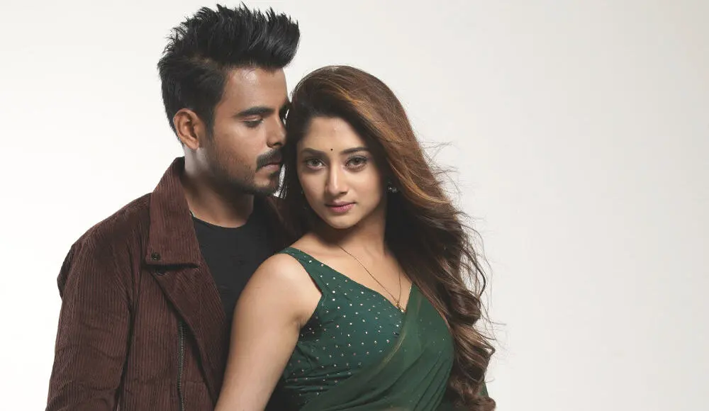 সিয়াম ও তার প্রেমিকা একসঙ্গে ছবি তুলেছেন, উজ্জ্বল হাসি. Channel i News - চ্যানেল আই নিউজ