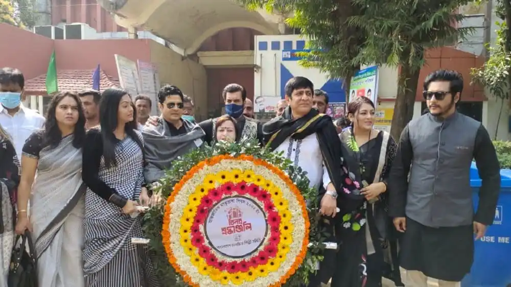 শ্রদ্ধাঞ্জলি অর্পণ করে চলচ্চিত্র শিল্পী সমিতির সদস্যরা. Channel i News - চ্যানেল আই নিউজ