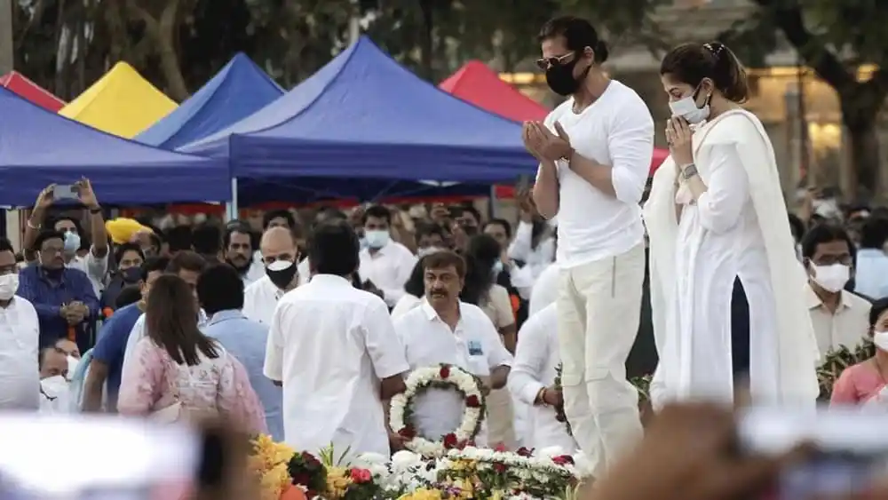 শোকসভা ও শ্রদ্ধাঞ্জলি অনুষ্ঠানে অংশগ্রহণকারীরা মুখে মাস্ক পরে উপস্থিত. Channel i News - চ্যানেল আই নিউজ