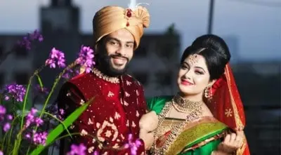বাংলাদেশি দম্পতি বিবাহের পোশাকে হাসিমুখে ছবি. Channel i News - চ্যানেল আই নিউজ
