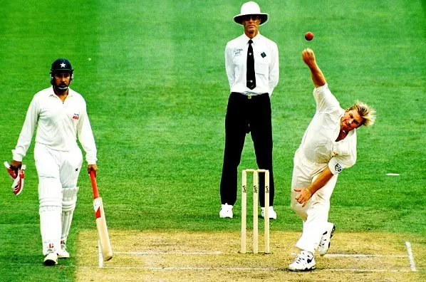 ক্রিকেট খেলায় ব্যাটসম্যানের বল ছুঁড়ে মারার দৃশ্য. Channel i News - চ্যানেল আই নিউজ