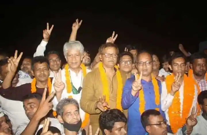 নির্বাচনী অনুষ্ঠানে ডিইউজে নেতারা উল্লাসে মেতে উঠেছেন. Channel i News - চ্যানেল আই নিউজ