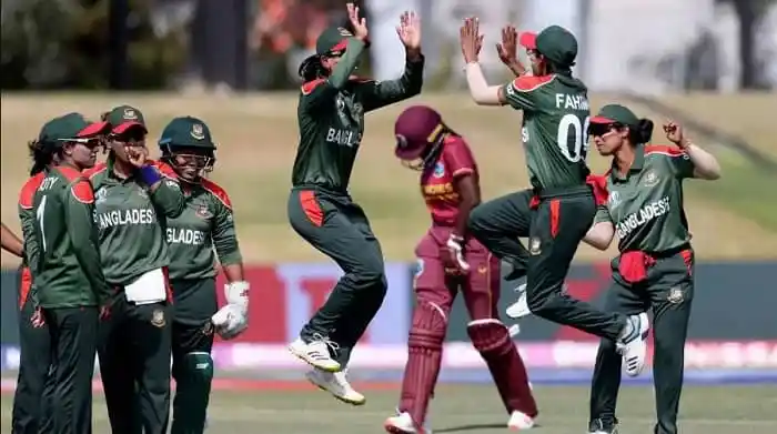 বাংলাদেশ নারী ক্রিকেট দলের খেলোয়াড়রা জয় উদযাপন করছে. Channel i News - চ্যানেল আই নিউজ
