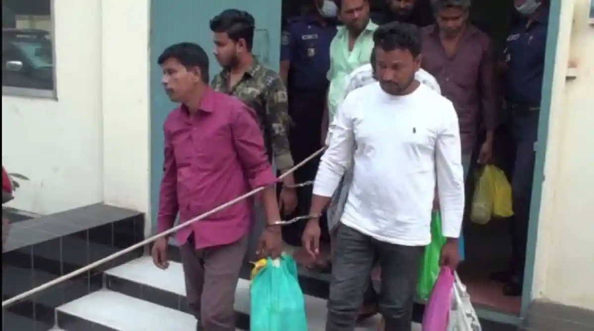 ঢাকা জেলা বিএনপির নেতাকর্মীরা আদালত থেকে বের হচ্ছেন. Channel i News - চ্যানেল আই নিউজ