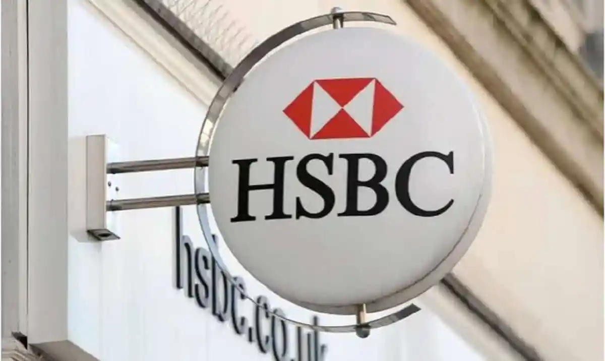 HSBC ব্যাংকের বোর্ডের লোগো সহ ব্যাংক শাখার বহির্দৃশ্য. Channel i News - চ্যানেল আই নিউজ