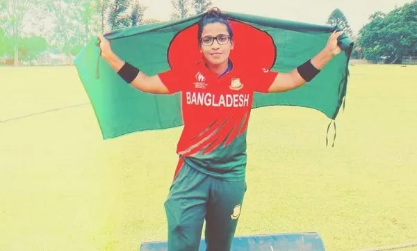 বাংলাদেশের নারী ক্রিকেটার রুমানা, জাতীয় পতাকা হাতে উল্লাসে. Channel i News - চ্যানেল আই নিউজ