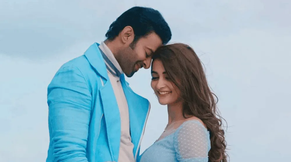 প্রেমিক ও প্রেমিকা একে অপরের সাথে হাসিমুখে দেখা করছে. Channel i News - চ্যানেল আই নিউজ