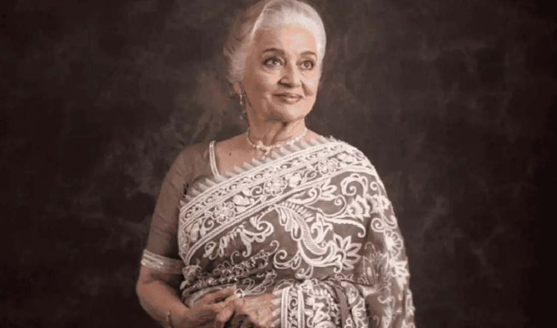 বয়সী নারী সুন্দর পোষাক পরিহিত, হাসিমুখে পোজ দিচ্ছেন।. Channel i News - চ্যানেল আই নিউজ
