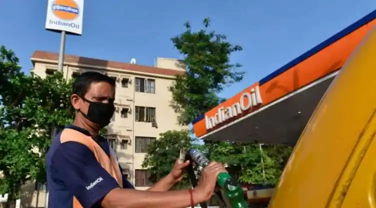 ভারতীয় নাগরিক ভারতীয় তেল কিনছেন, ভারত-রাশিয়া সম্পর্কের প্রভাব. Channel i News - চ্যানেল আই নিউজ