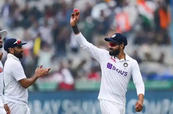 ভারতের ক্রিকেটার জাদেজা উইকেট নেওয়ার পর উদযাপন করছেন. Channel i News - চ্যানেল আই নিউজ