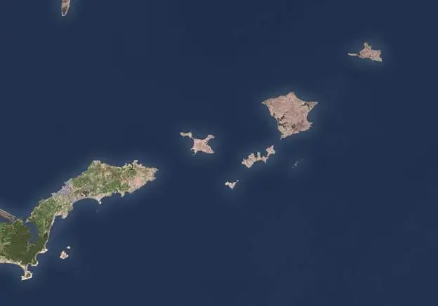 রাশিয়া জাপানের বিতর্কিত দ্বীপে সামরিক মহড়া চালাচ্ছে. Channel i News - চ্যানেল আই নিউজ