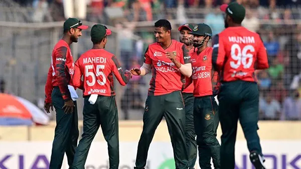 বাংলাদেশ ক্রিকেট দলের খেলোয়াড়রা মাঠে একত্রিত, উল্লাসে মেতে উঠেছে।. Channel i News - চ্যানেল আই নিউজ