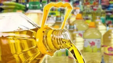 সয়াবিন তেলসহ নিত্যপণ্যের মূল্যবৃদ্ধি নিয়ে ছবি. Channel i News - চ্যানেল আই নিউজ