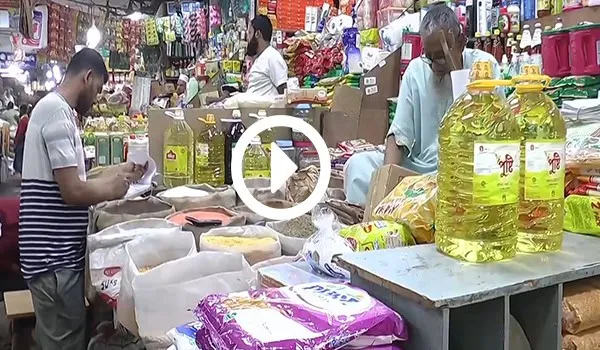 বাংলাদেশের বাজারে নিত্যপ্রয়োজনীয় পণ্য বিক্রেতাদের ভিড়।. Channel i News - চ্যানেল আই নিউজ