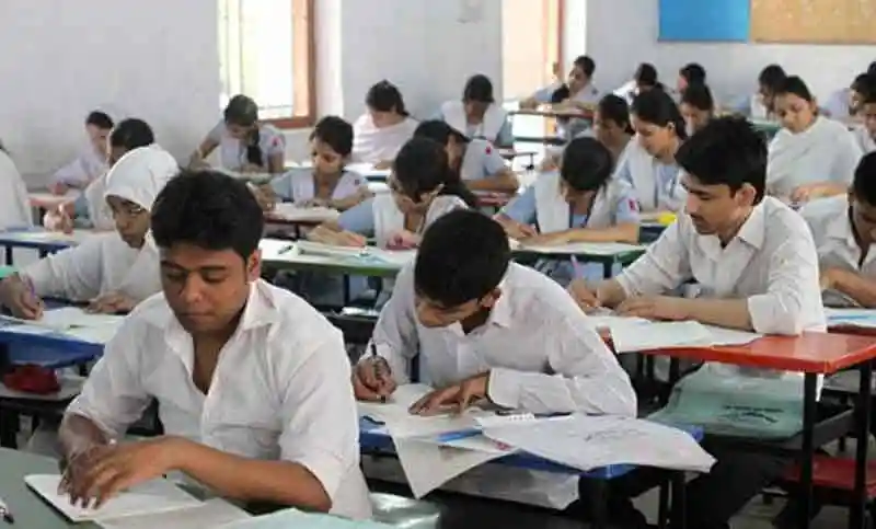 বিভিন্ন ছাত্রছাত্রী এসএসসি পরীক্ষার জন্য প্রস্তুতি নিচ্ছে. Channel i News - চ্যানেল আই নিউজ