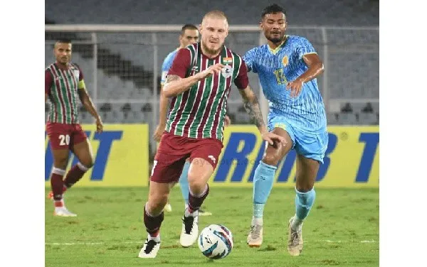 ফুটবল খেলোয়াড়রা মাঠে প্রতিদ্বন্দ্বিতা করছে. Channel i News - চ্যানেল আই নিউজ