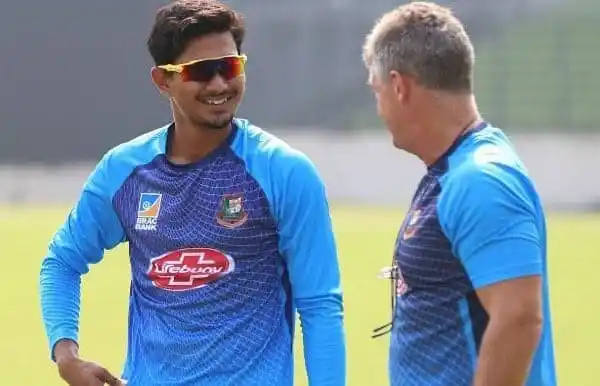 বাংলাদেশ ক্রিকেটাররা অনুশীলনে হাসিমুখে আলোচনা করছে. Channel i News - চ্যানেল আই নিউজ
