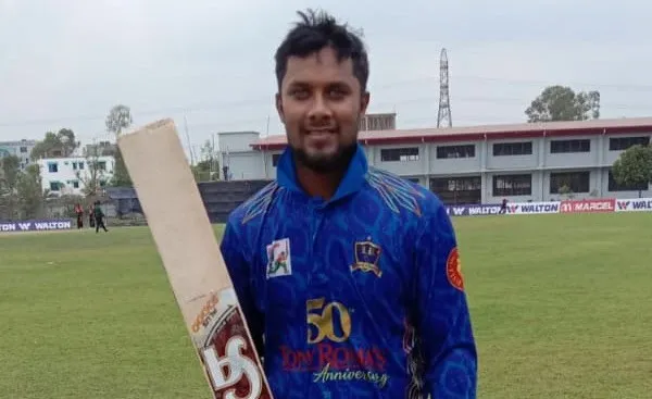 ক্রিকেটার সাব্বির রহমান সেঞ্চুরি করে মাঠে দাঁড়িয়ে. Channel i News - চ্যানেল আই নিউজ