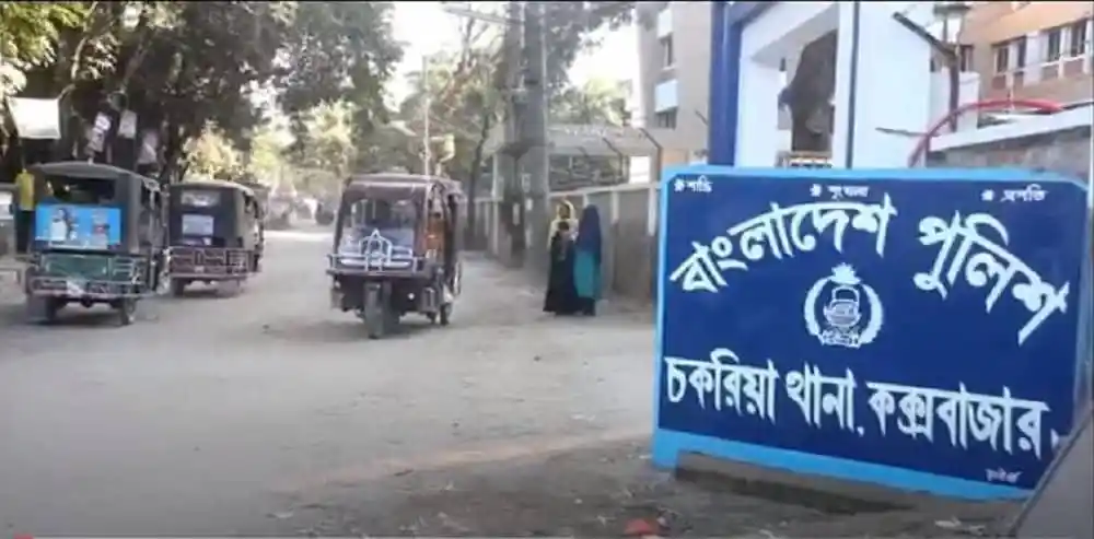 কক্সবাজারের রোহিঙ্গা ক্যাম্পের প্রবেশপথে পুলিশি চেকপোস্ট. Channel i News - চ্যানেল আই নিউজ