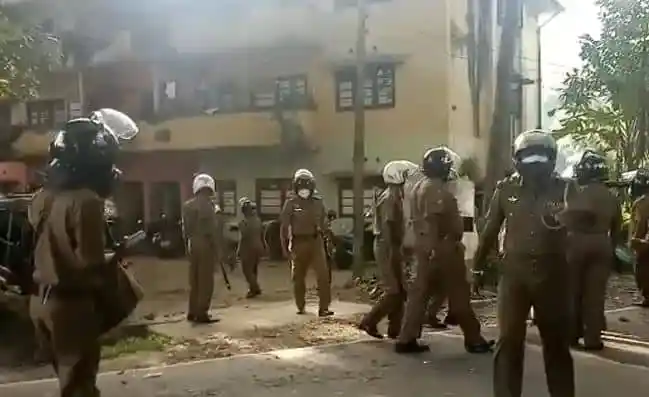 শ্রীলঙ্কায় সরকারবিরোধী বিক্ষোভে পুলিশি অভিযান, গুলি চালানো. Channel i News - চ্যানেল আই নিউজ