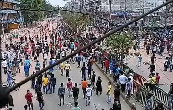 ঢাকা শহরে ছাত্রদের আন্দোলন, জনসমাগম ও পরিস্থিতি বিশ্লেষণ. Channel i News - চ্যানেল আই নিউজ