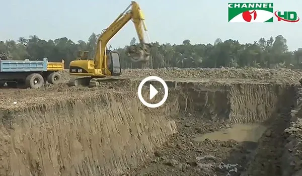 খনির জন্য খনন কাজ চলছে, মাটি ও পুকুরের জমি প্রস্তুত।. Channel i News - চ্যানেল আই নিউজ
