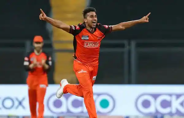 উমরান ক্রিকেট খেলোয়াড়, উল্লাসে উদযাপন করছেন. Channel i News - চ্যানেল আই নিউজ