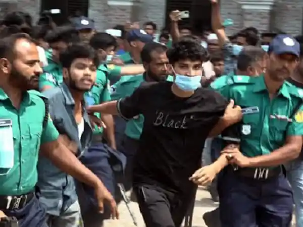 আসামি গ্রেফতার, পুলিশ ও জনতার উপস্থিতি, বাংলাদেশ. Channel i News - চ্যানেল আই নিউজ