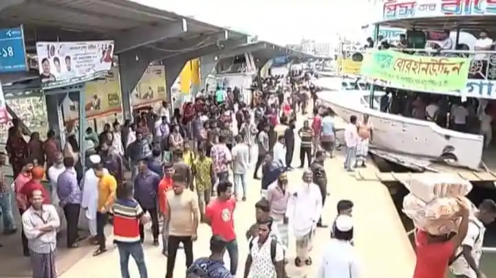 সরদঘাটে ঈদে বাড়ি যাওয়া মানুষের ভিড়, বাস স্ট্যান্ডে প্রচুর যাত্রী. Channel i News - চ্যানেল আই নিউজ