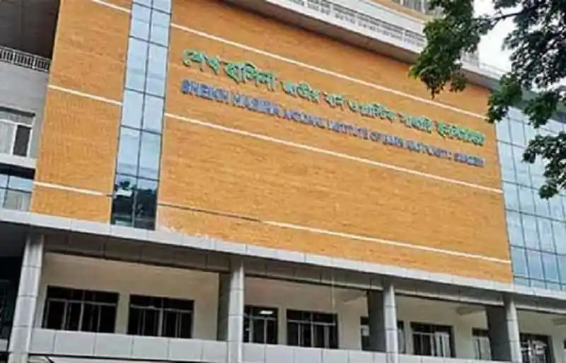 শেখ হাসিনা বিশ্ববিদ্যালয় ভবনের সামনে দৃশ্য, আধুনিক স্থাপত্যশৈলী. Channel i News - চ্যানেল আই নিউজ