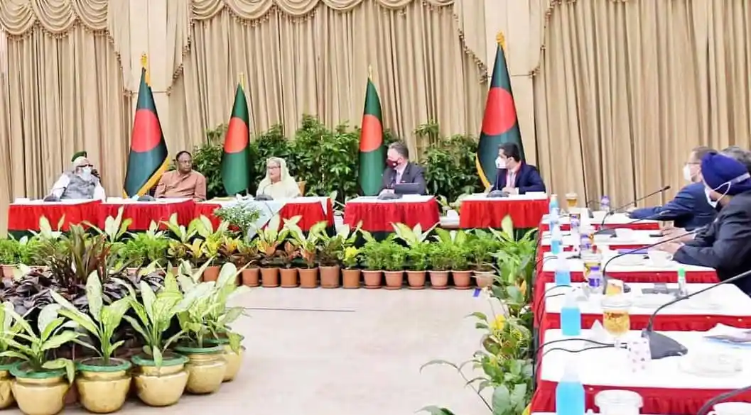 বাংলাদেশের অর্থনৈতিক উন্নয়ন নিয়ে আলোচনা চলছে, উপস্থিত সবাই masks পরেছেন. Channel i News - চ্যানেল আই নিউজ