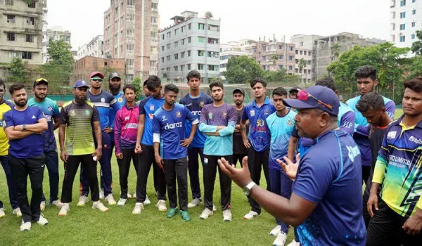 বাংলাদেশ ক্রিকেট দলের কোচের সাথে অনুশীলনরত ক্রিকেটাররা. Channel i News - চ্যানেল আই নিউজ
