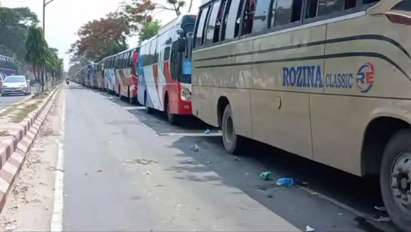 দৌলতদিয়া ঘাটে যানজটের কারণে দীর্ঘ যানবাহনের সারি. Channel i News - চ্যানেল আই নিউজ