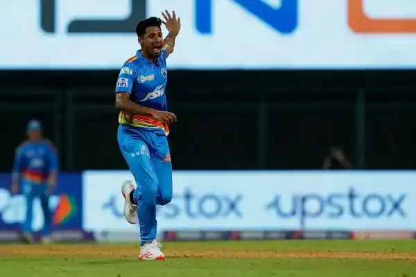 বাংলাদেশ ক্রিকেটার মোস্তাফিজুর রহমান মাঠে উদযাপন করছেন. Channel i News - চ্যানেল আই নিউজ