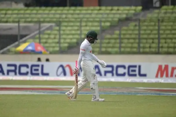 বাংলাদেশের ক্রিকেটার মাঠে ব্যাটিং করছেন, ম্যাচের গুরুত্বপূর্ণ মুহূর্ত।. Channel i News - চ্যানেল আই নিউজ