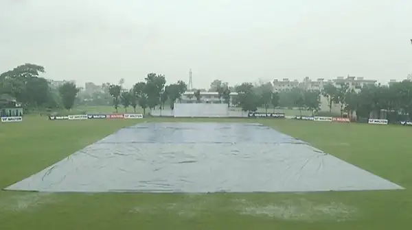 বৃষ্টির কারণে ঢেকে রাখা হয়েছে ক্রিকেট মাঠের প্যাভিলিয়ন।. Channel i News - চ্যানেল আই নিউজ