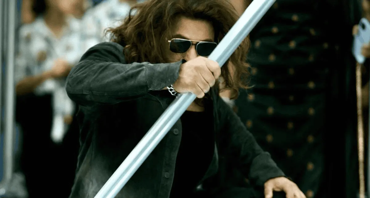অভিনেত্রী সেলেনা গোমেজের স্টাইলিশ লুক, sunglasses ও কালো জ্যাকেট পরা. Channel i News - চ্যানেল আই নিউজ