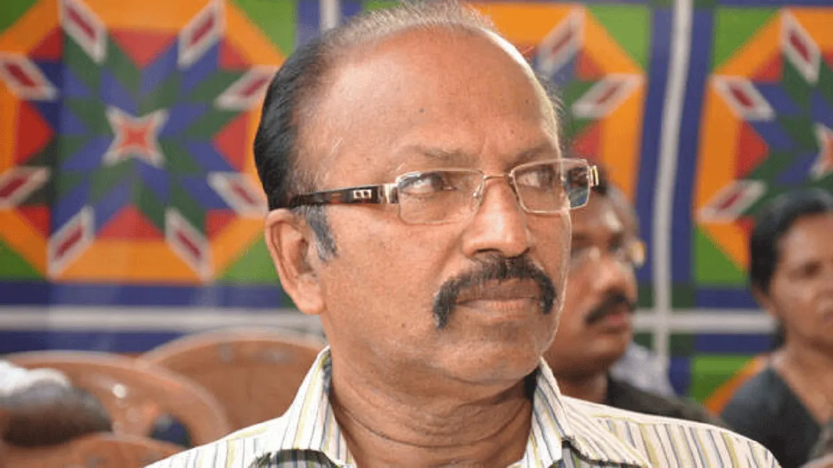 বাংলাদেশের একজন গায়ক মঞ্চে গান গাইতে গিয়ে মৃত্যুবরণ করেন।. Channel i News - চ্যানেল আই নিউজ