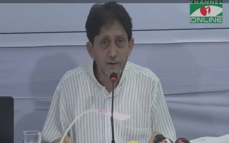 বাংলাদেশের অর্থনীতি বিষয়ক আলোচনা করছেন একজন বক্তা. Channel i News - চ্যানেল আই নিউজ