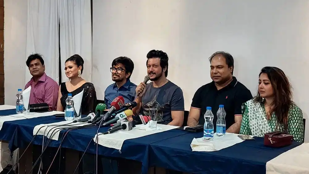 বাংলাদেশের সাংবাদিক ও বিশ্লেষকরা সংবাদ সম্মেলনে অংশগ্রহণ করছেন।. Channel i News - চ্যানেল আই নিউজ
