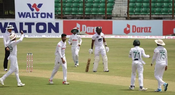বাংলাদেশ ক্রিকেট দলের খেলোয়াড়রা মাঠে আনন্দের সাথে উদযাপন করছে।. Channel i News - চ্যানেল আই নিউজ