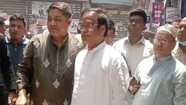 আদালত ভবনে হাজী সেলিমের আত্মসমর্পণের সময় ছবি. Channel i News - চ্যানেল আই নিউজ
