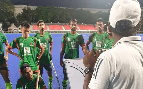 বাংলাদেশ ফুটবল দলের খেলোয়াড়রা প্রশিক্ষণের সময় মাঠে দাঁড়িয়ে. Channel i News - চ্যানেল আই নিউজ
