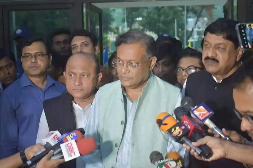 তথ্যমন্ত্রী সাংবাদিকদের প্রশ্নের উত্তর দিচ্ছেন, চারপাশে সাংবাদিকরা উপস্থিত. Channel i News - চ্যানেল আই নিউজ