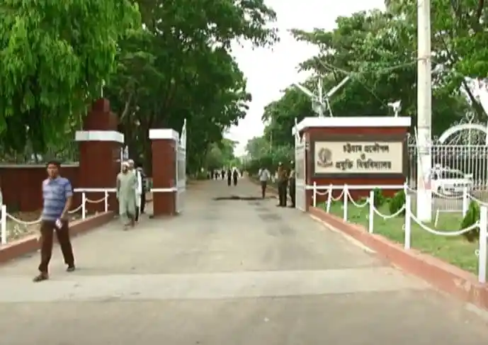 চুয়েট ক্যাম্পাসের প্রবেশদ্বার, ছাত্রলীগের সংঘর্ষের পর বন্ধ ঘোষণা. Channel i News - চ্যানেল আই নিউজ