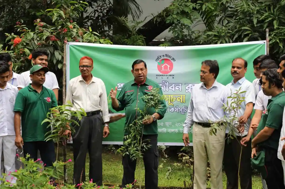 প্রকৃতি ও জীবন ক্লাবের উদ্বোধনী অনুষ্ঠানে বৃক্ষরোপণ কর্মসূচি. Channel i News - চ্যানেল আই নিউজ