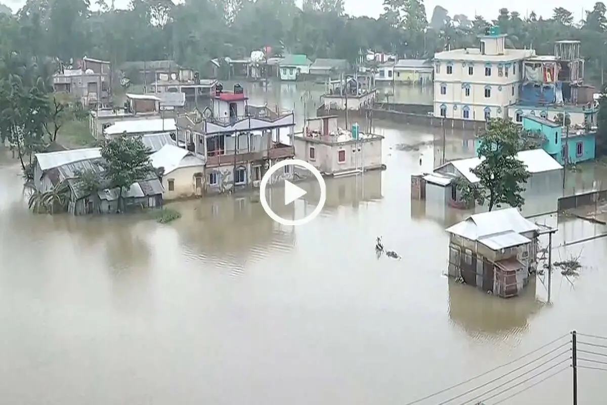 সুনামগঞ্জে বন্যার কারণে বাড়িঘর ডুবে গেছে, পানি ঢুকে পড়েছে বসতভিটায়।. Channel i News - চ্যানেল আই নিউজ