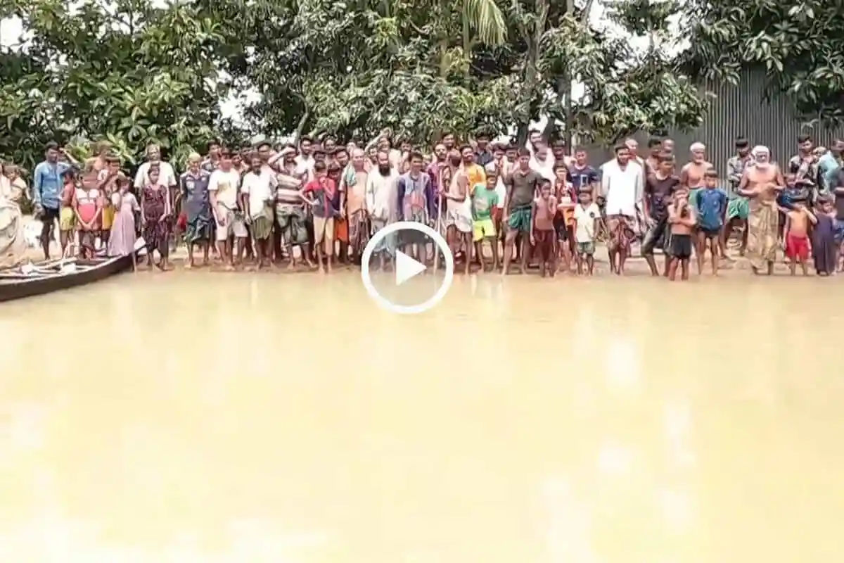 সুনামগঞ্জের বন্যা দুর্গতরা পানিতে দাঁড়িয়ে সাহায্যের অপেক্ষায়. Channel i News - চ্যানেল আই নিউজ