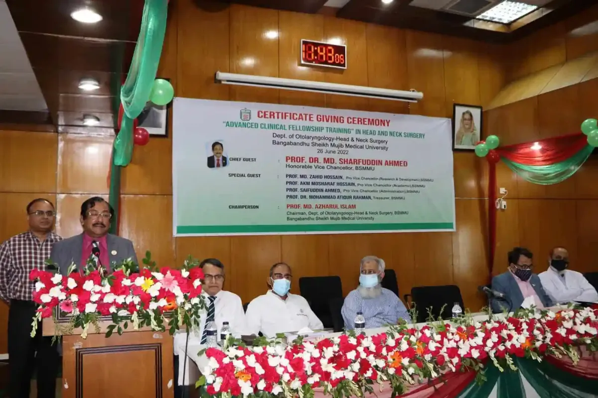 বিএসএমএমইউতে সনদ প্রদান অনুষ্ঠানে অতিথি ও অতিথি সদস্যরা. Channel i News - চ্যানেল আই নিউজ