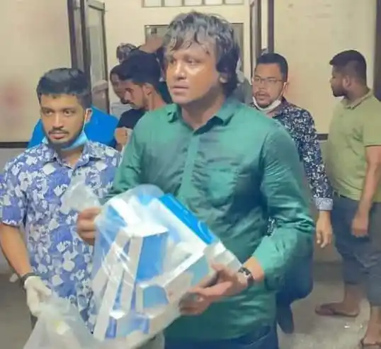 নিহতদের স্বজন ও আহতদের পাশে যুবলীগের সদস্যরা. Channel i News - চ্যানেল আই নিউজ